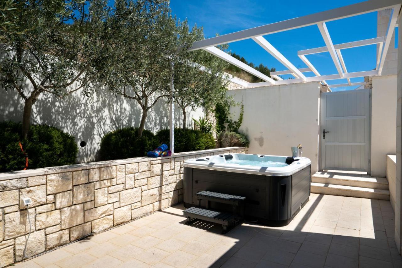Apartments Villa Azzurra Bol Bagian luar foto