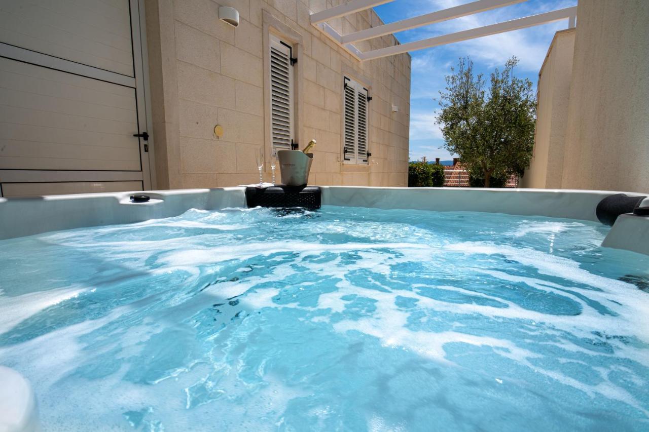Apartments Villa Azzurra Bol Bagian luar foto