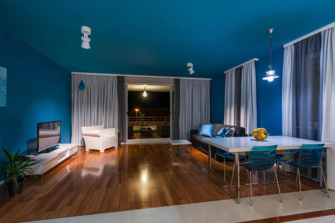 Apartments Villa Azzurra Bol Bagian luar foto