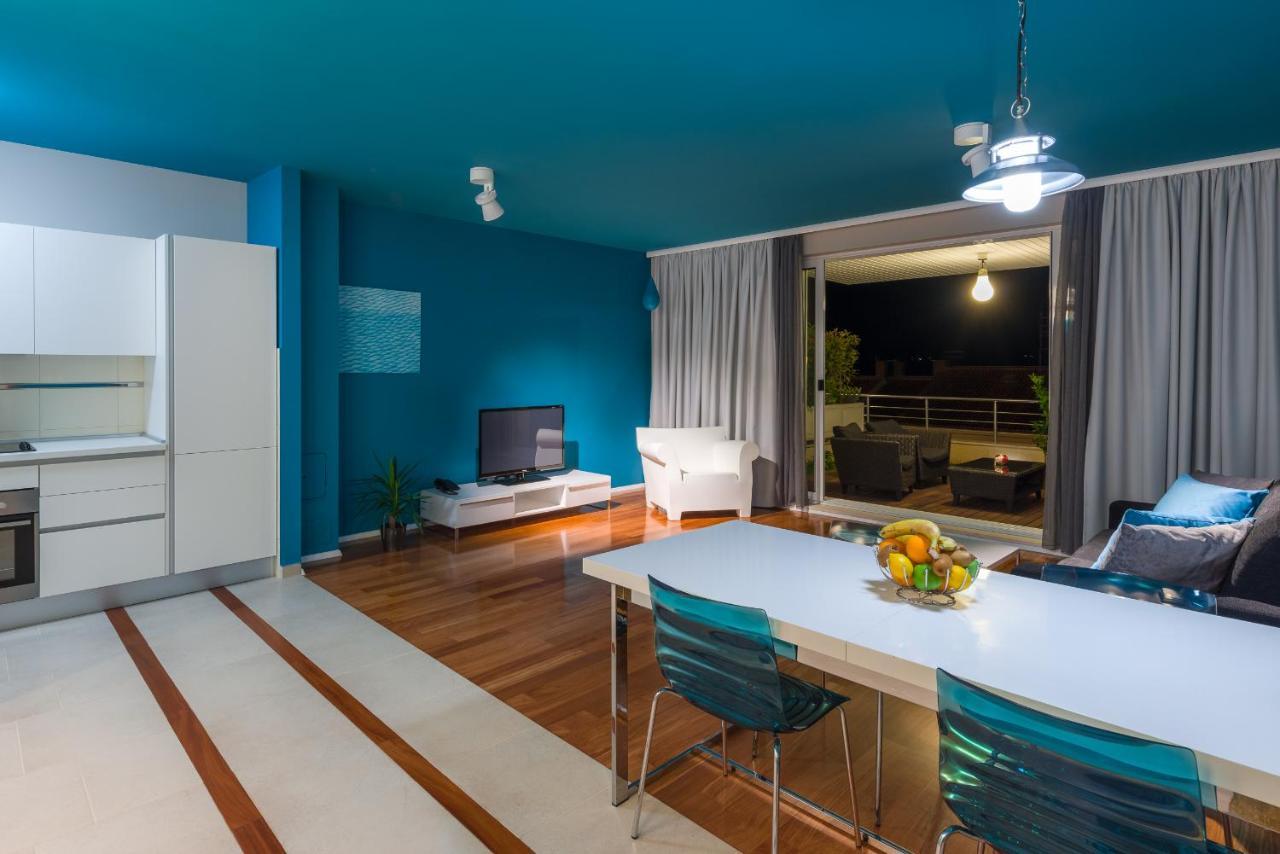 Apartments Villa Azzurra Bol Bagian luar foto
