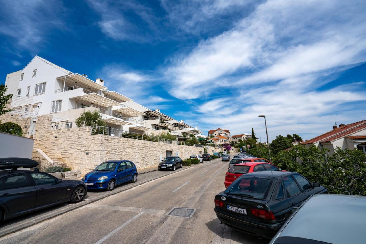 Apartments Villa Azzurra Bol Bagian luar foto