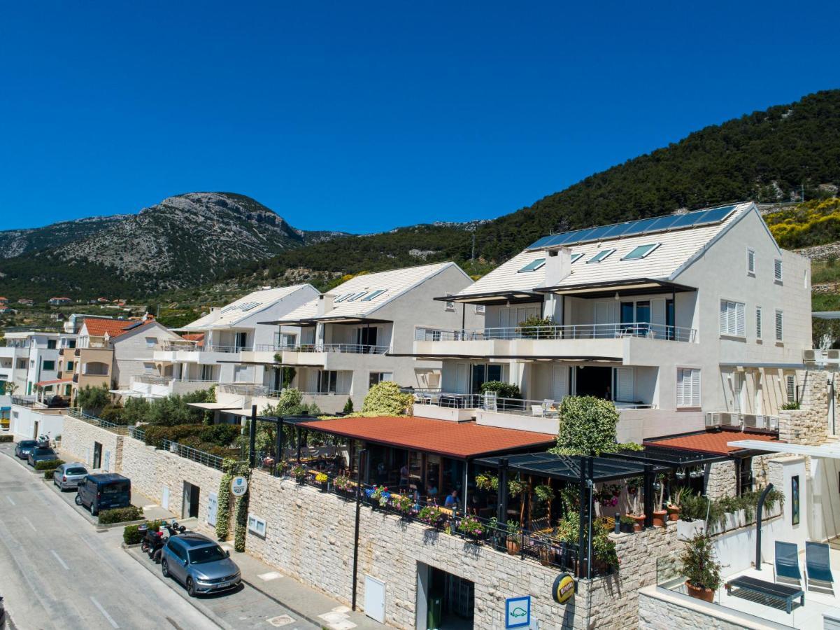 Apartments Villa Azzurra Bol Bagian luar foto