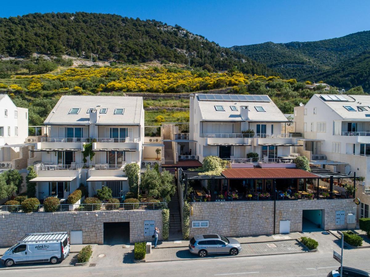 Apartments Villa Azzurra Bol Bagian luar foto