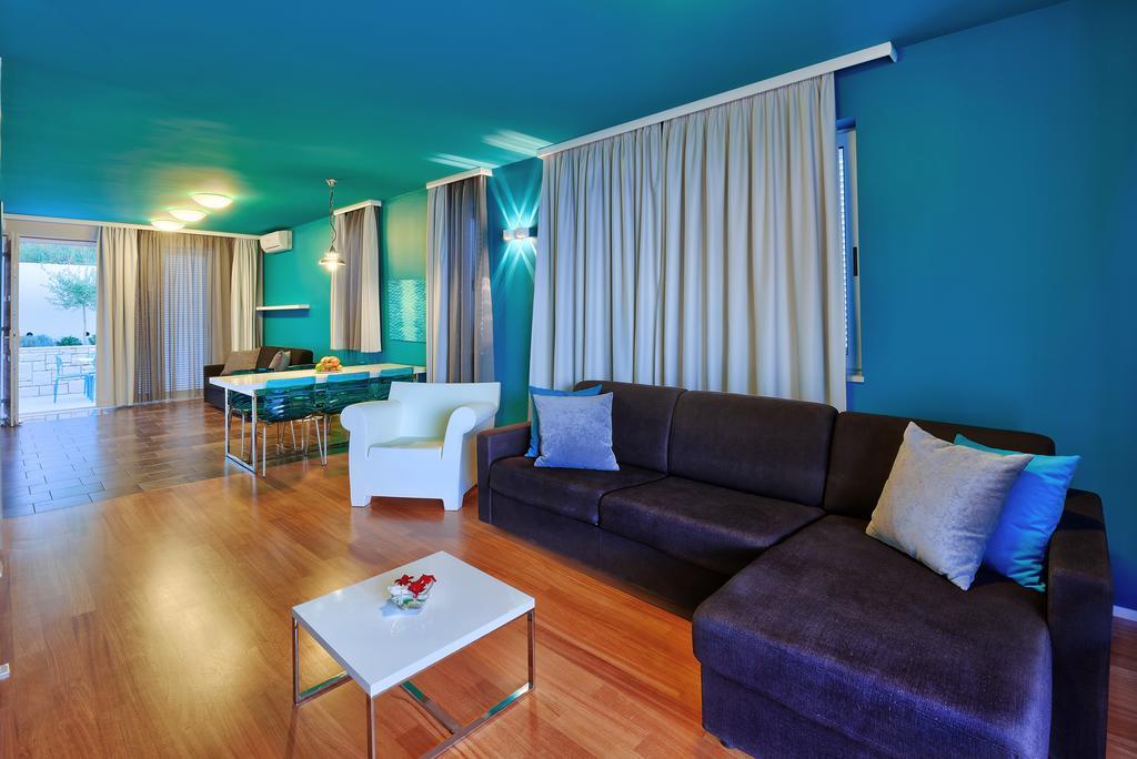 Apartments Villa Azzurra Bol Bagian luar foto