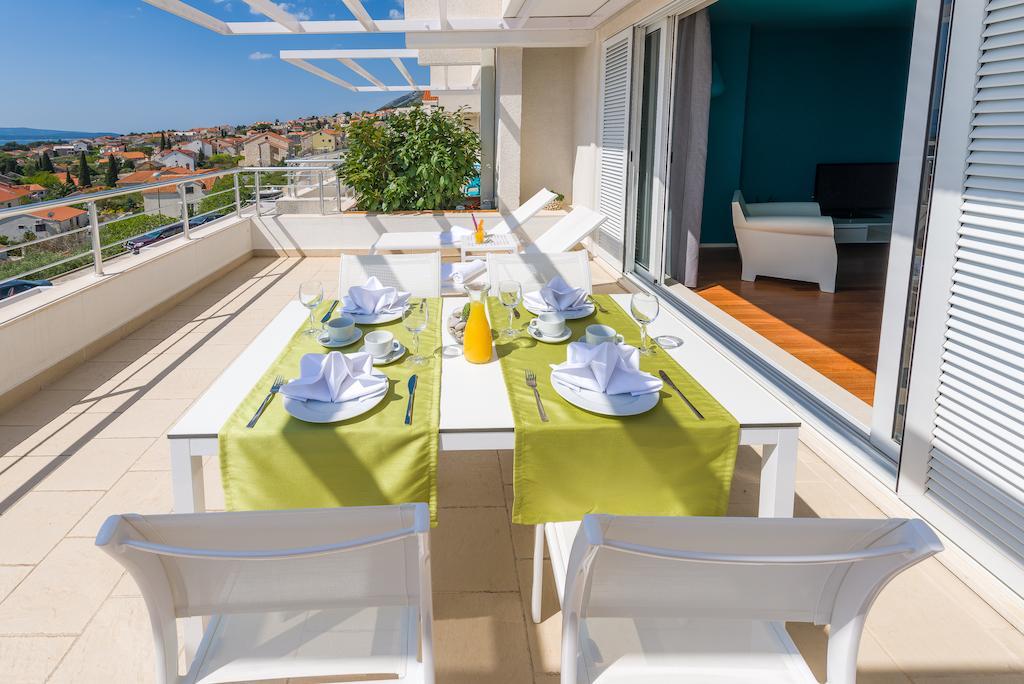 Apartments Villa Azzurra Bol Bagian luar foto