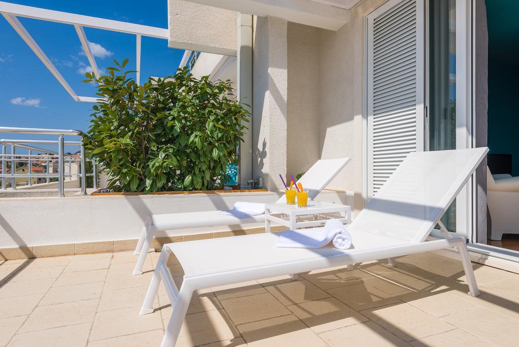 Apartments Villa Azzurra Bol Bagian luar foto
