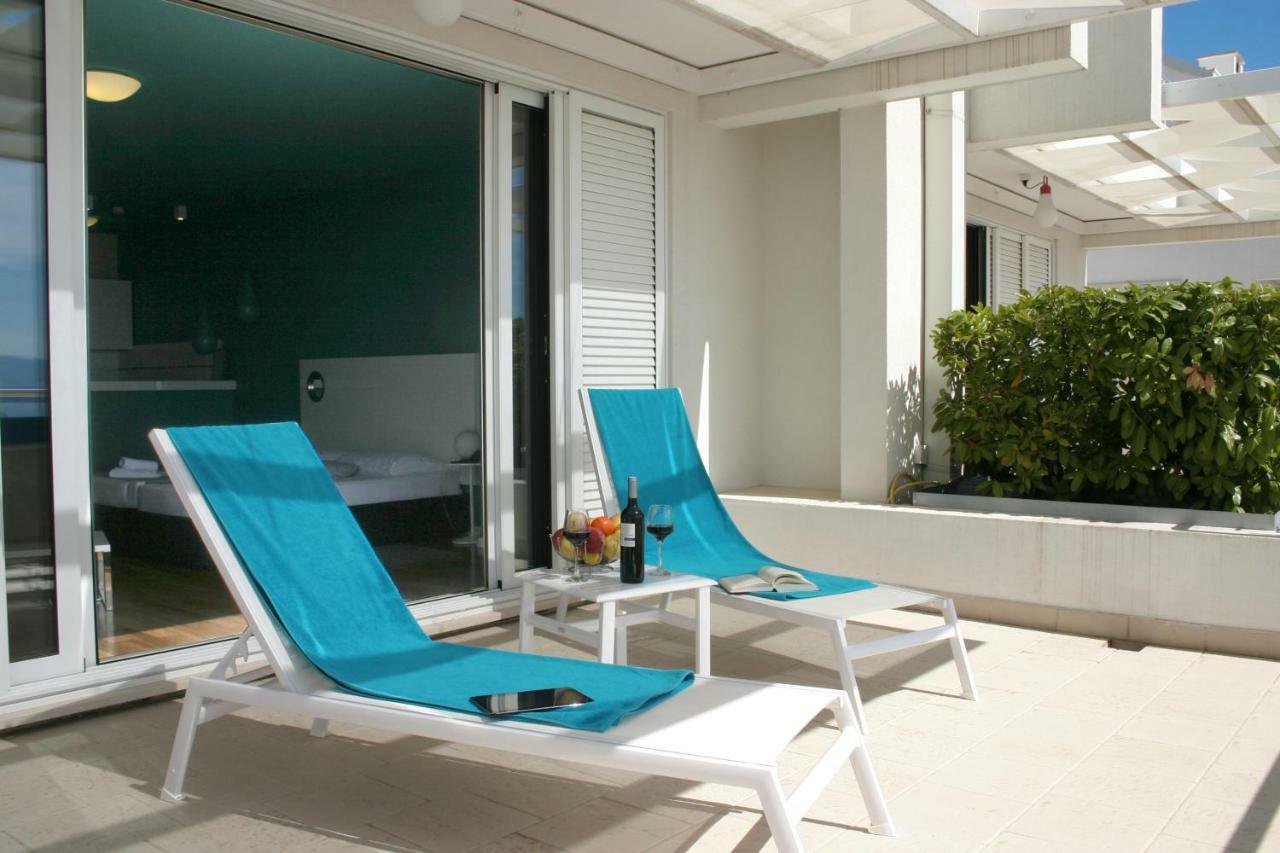 Apartments Villa Azzurra Bol Bagian luar foto